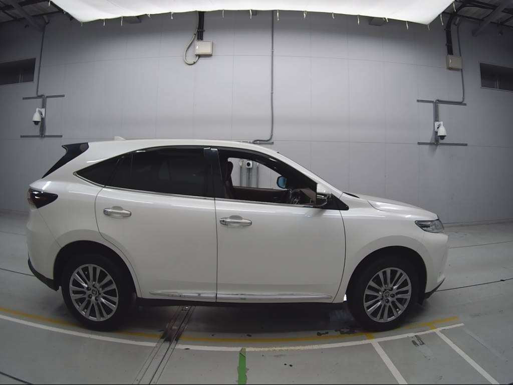 2017 Toyota Harrier ZSU60W[2]