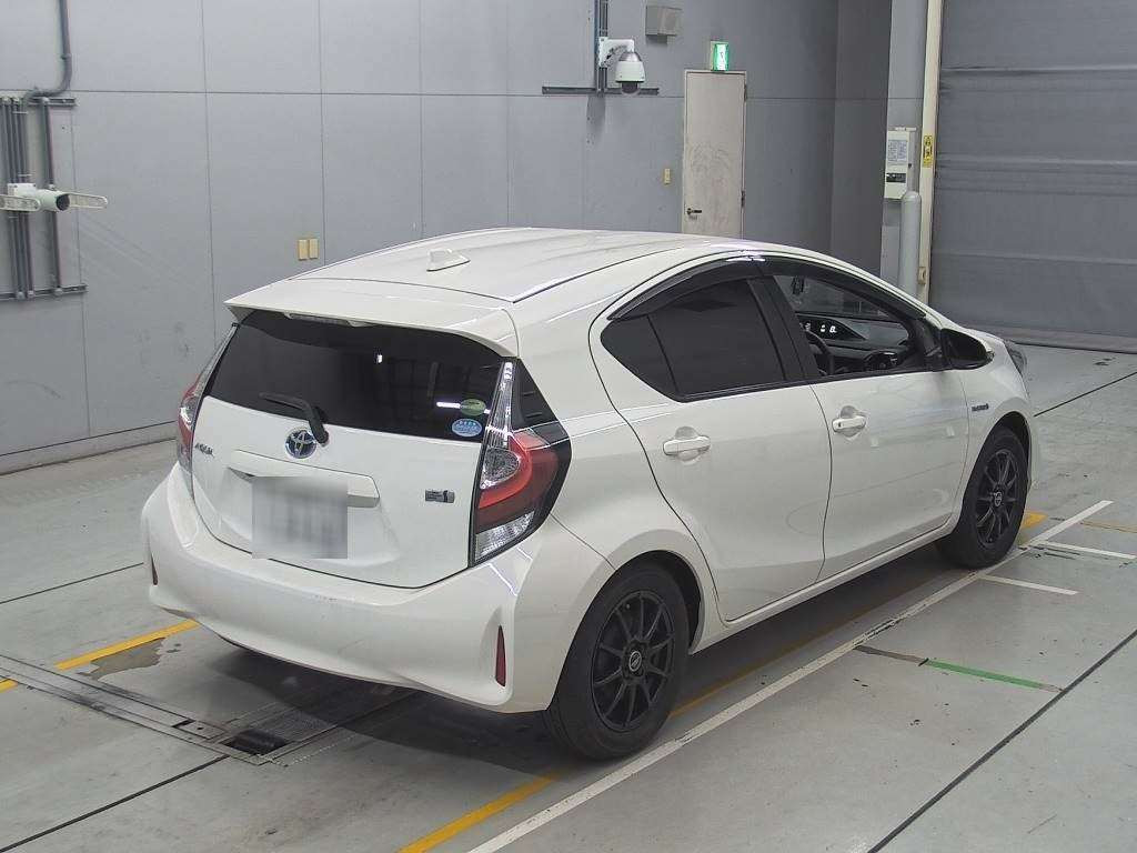 2019 Toyota Aqua NHP10[1]