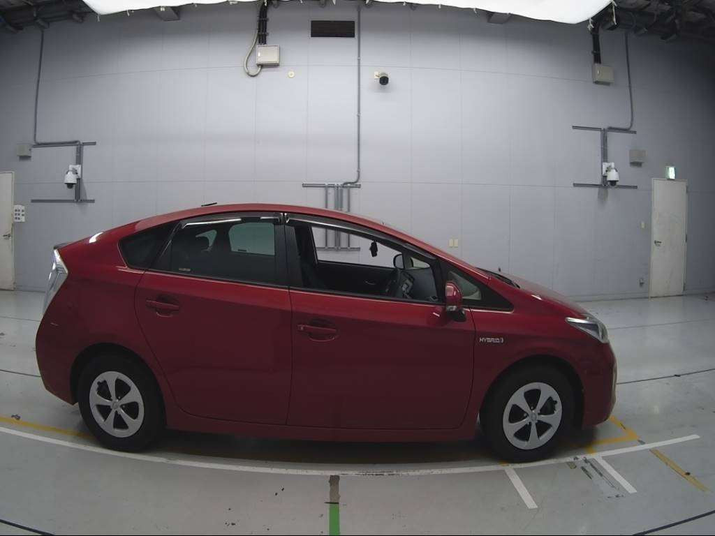 2013 Toyota Prius ZVW30[2]