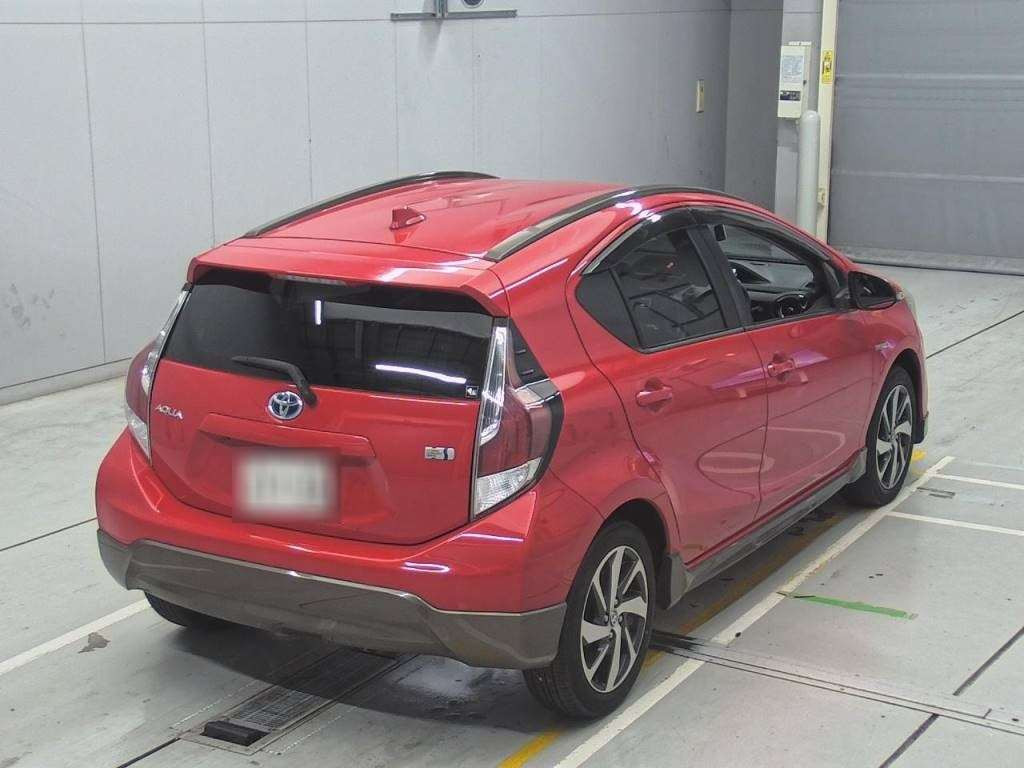 2015 Toyota Aqua NHP10[1]