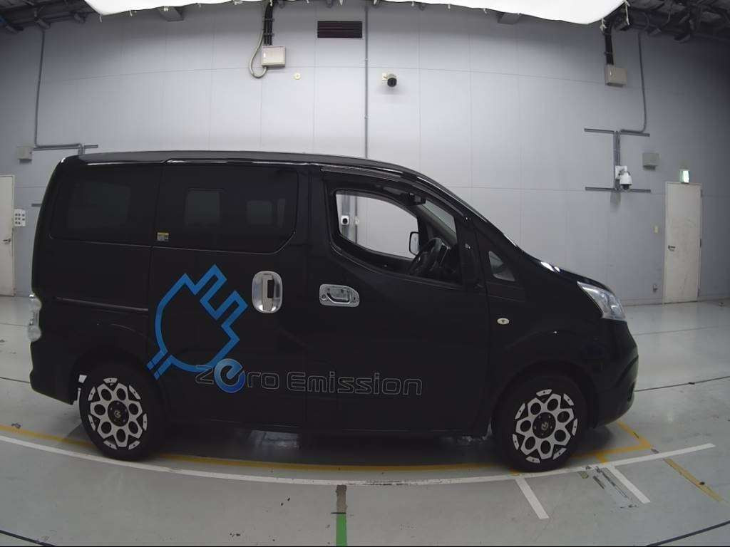 2017 Nissan E-NV200 Wagon ME0[2]