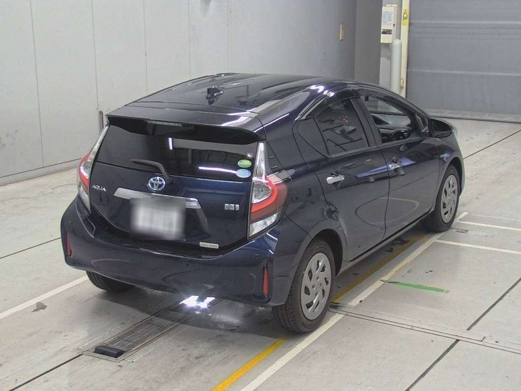 2018 Toyota Aqua NHP10[1]