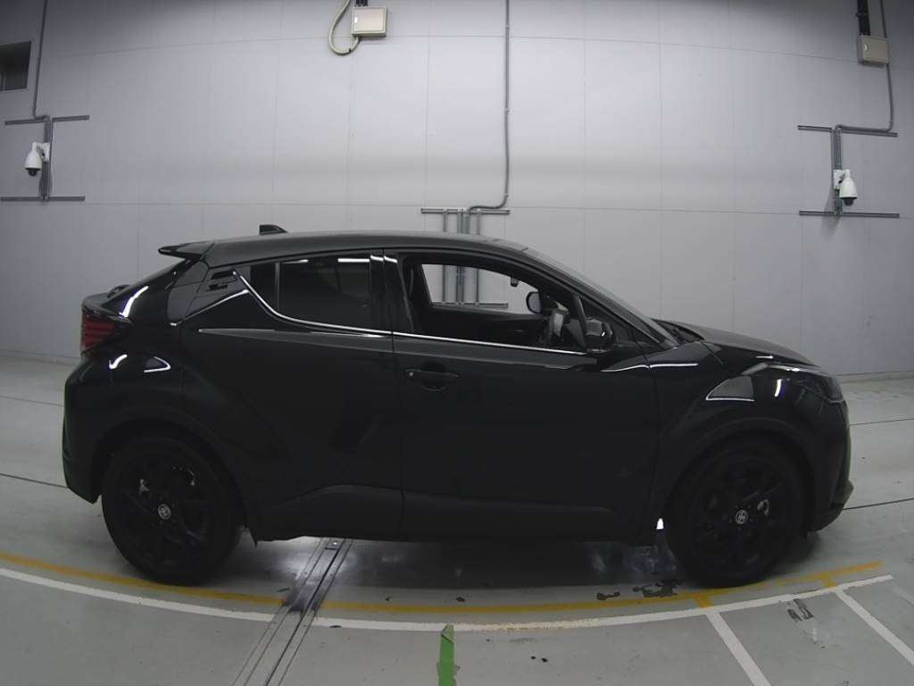 2023 Toyota C-HR NGX10[2]