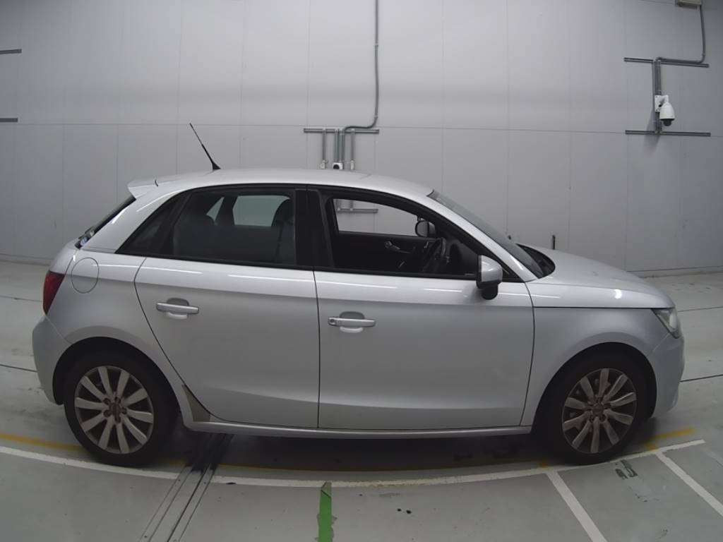 2013 Audi A1 Sportback 8XCAX[2]