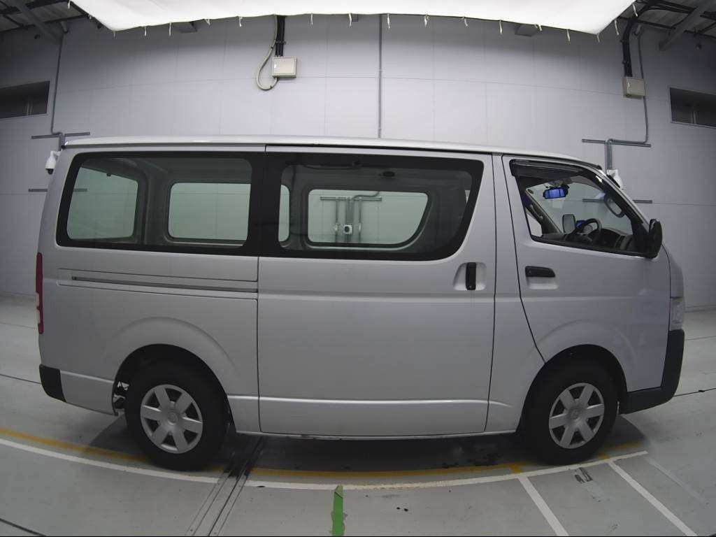 2005 Toyota Hiace Van TRH200V[2]