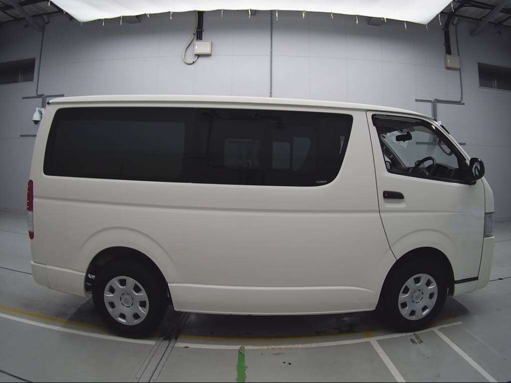 2014 Toyota Hiace Van TRH200V[2]