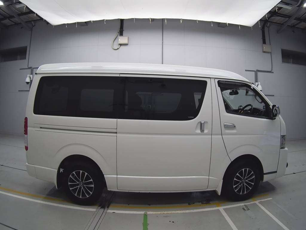 2017 Toyota Hiace Van TRH211K[2]