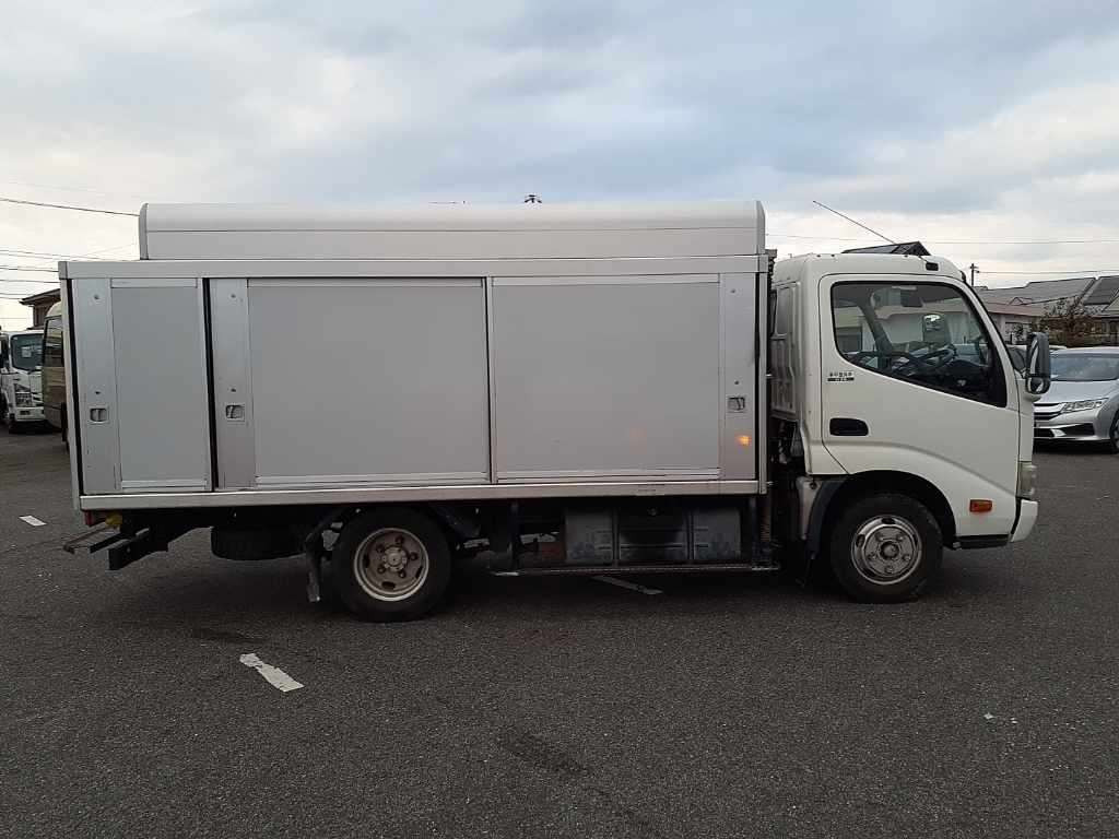 2014 Toyota Dyna Truck XZC645[2]