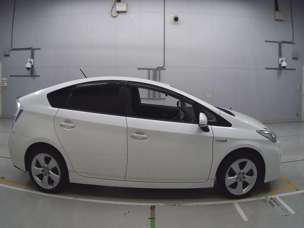 2010 Toyota Prius ZVW30[2]