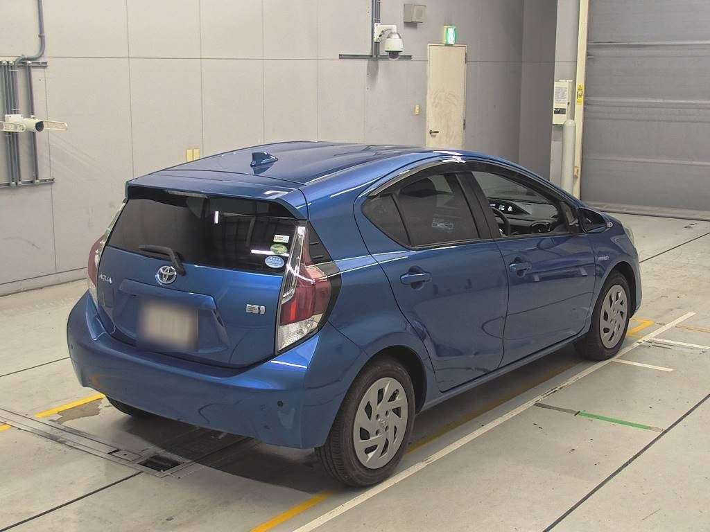 2015 Toyota Aqua NHP10[1]