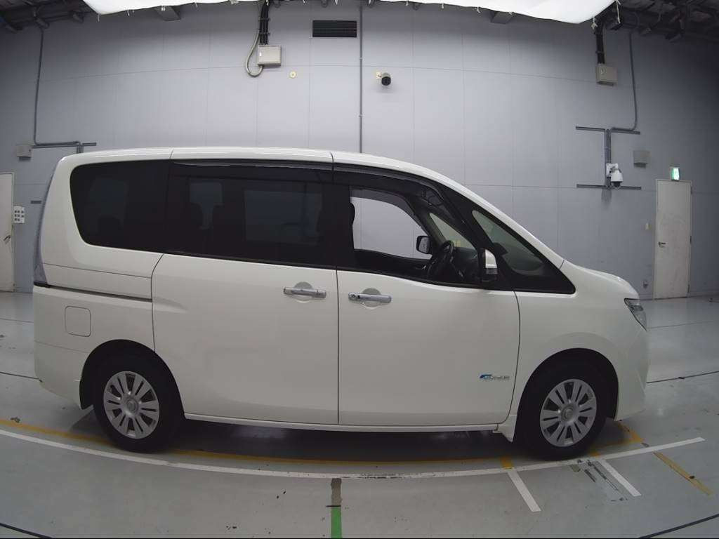 2014 Nissan Serena HC26[2]