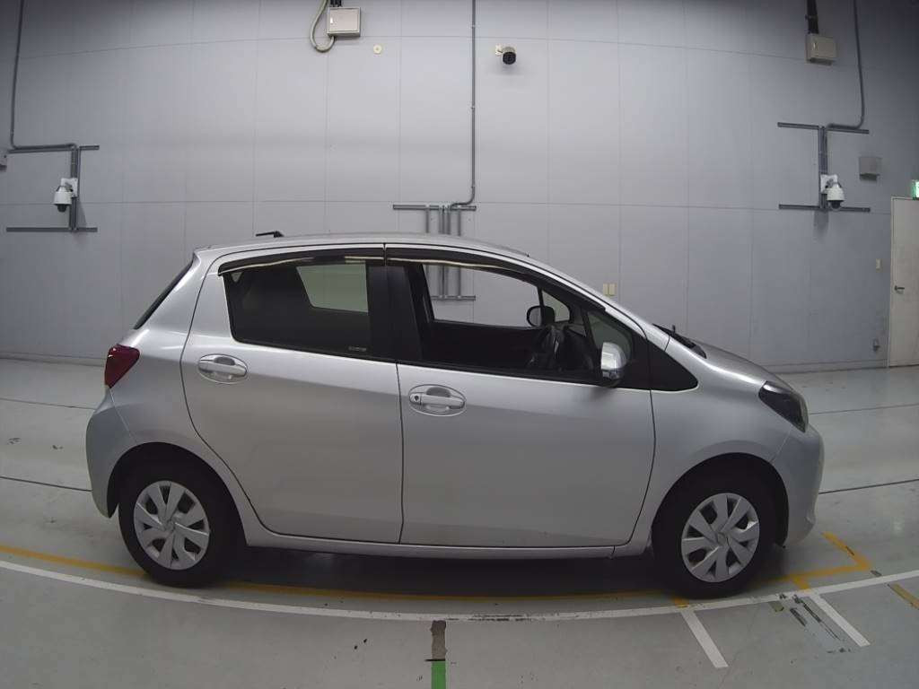 2014 Toyota Vitz KSP130[2]