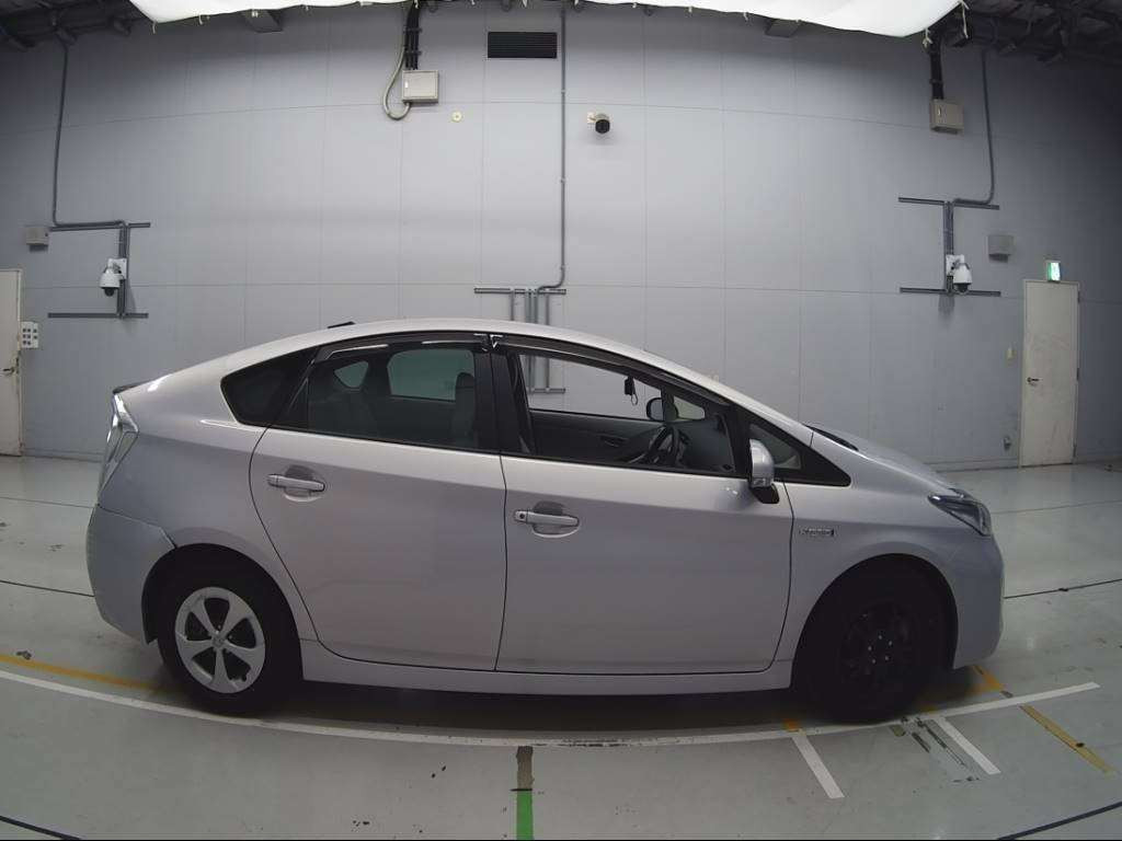 2012 Toyota Prius ZVW30[2]