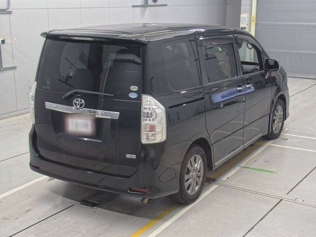 2012 Toyota Voxy ZRR70W[1]