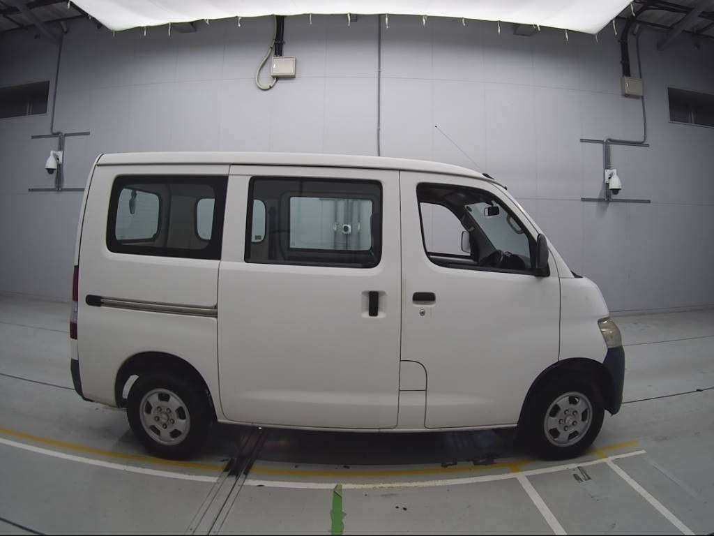 2012 Toyota Townace Van S402M[2]