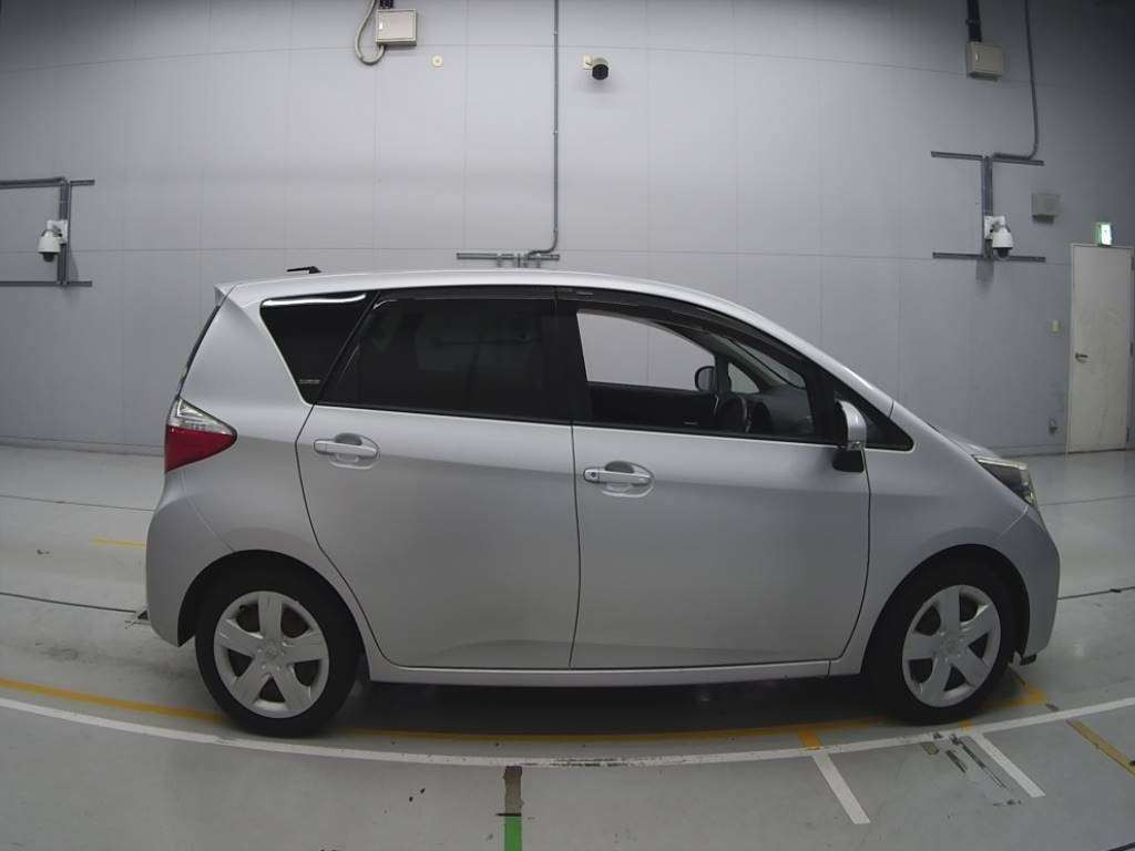 2012 Toyota Ractis NCP120[2]