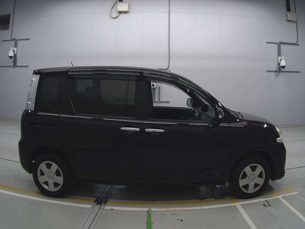 2011 Toyota Sienta NCP81G[2]