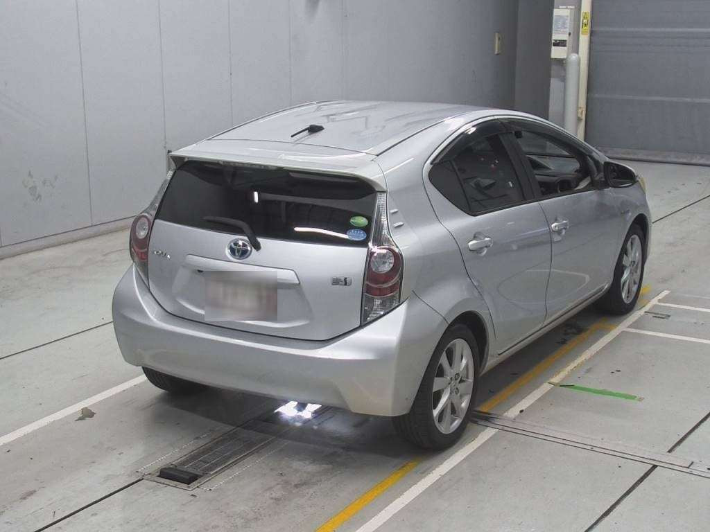 2012 Toyota Aqua NHP10[1]