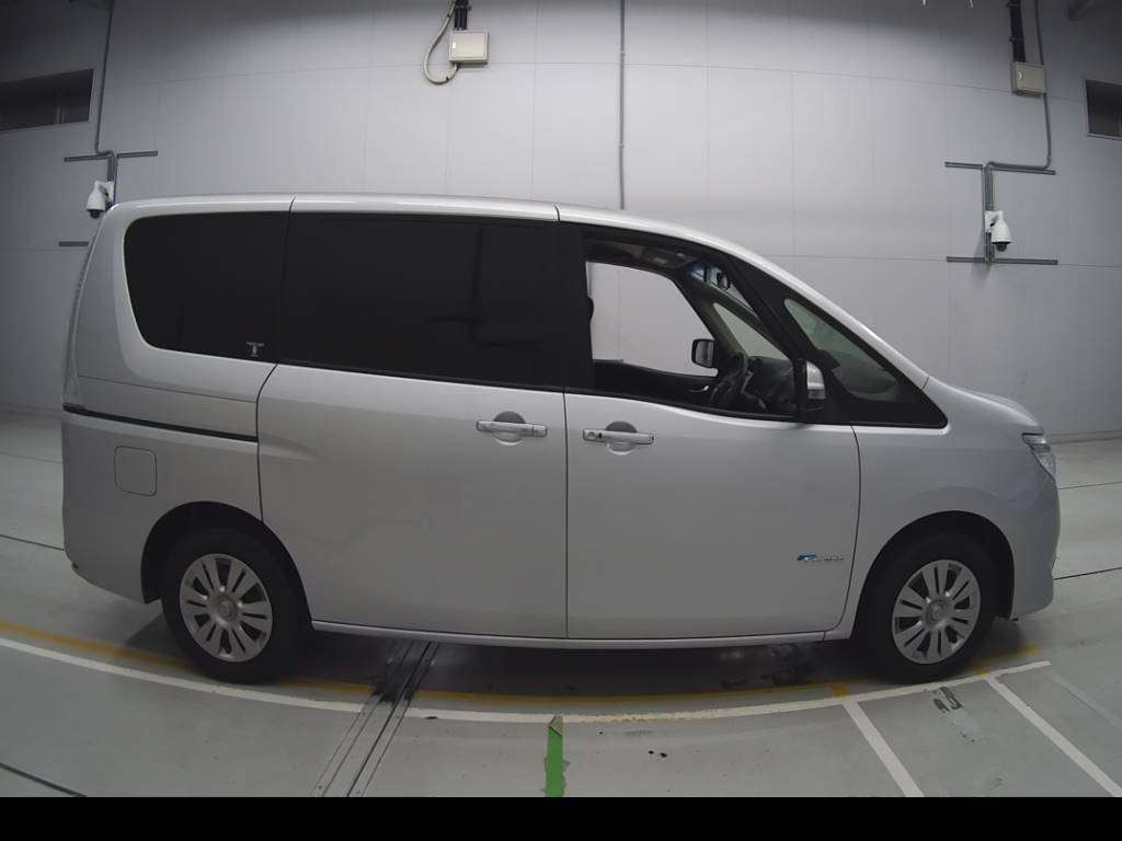 2014 Nissan Serena HC26[2]