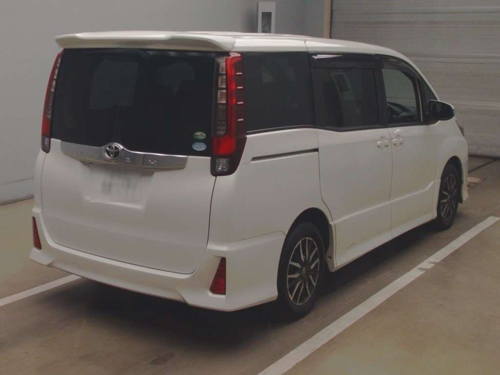 2015 Toyota Noah ZRR80W[1]