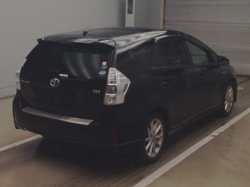 2014 Toyota Prius alpha ZVW41W[1]