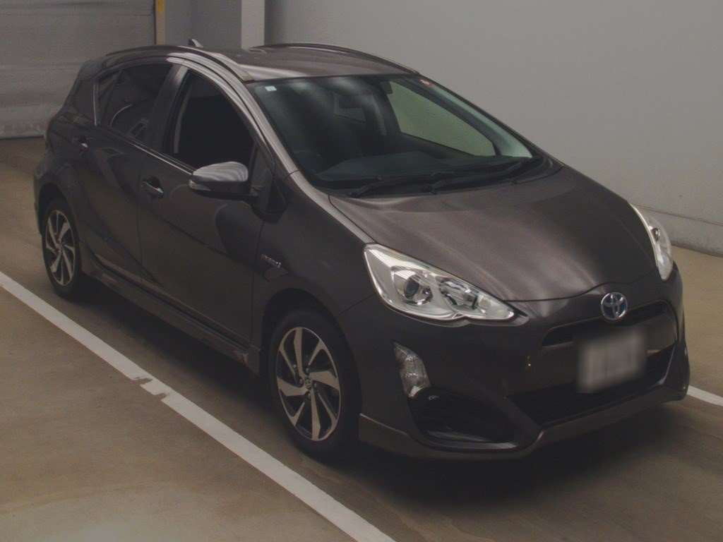 2015 Toyota Aqua NHP10[2]