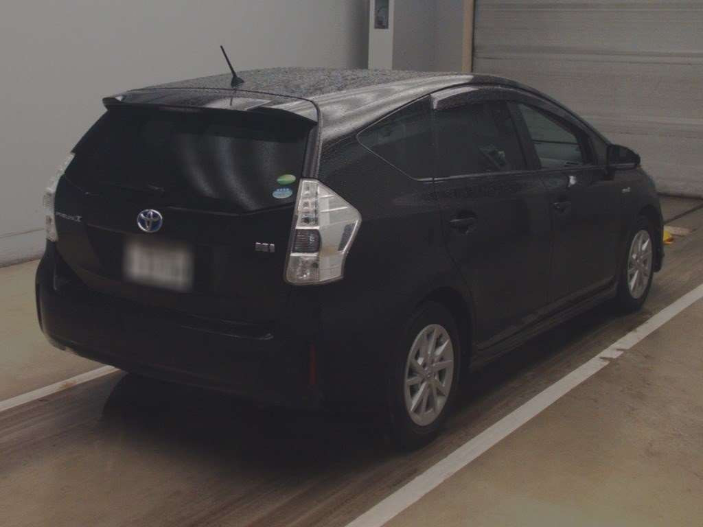 2012 Toyota Prius alpha ZVW40W[1]