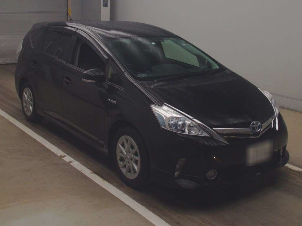 2012 Toyota Prius alpha ZVW40W[2]