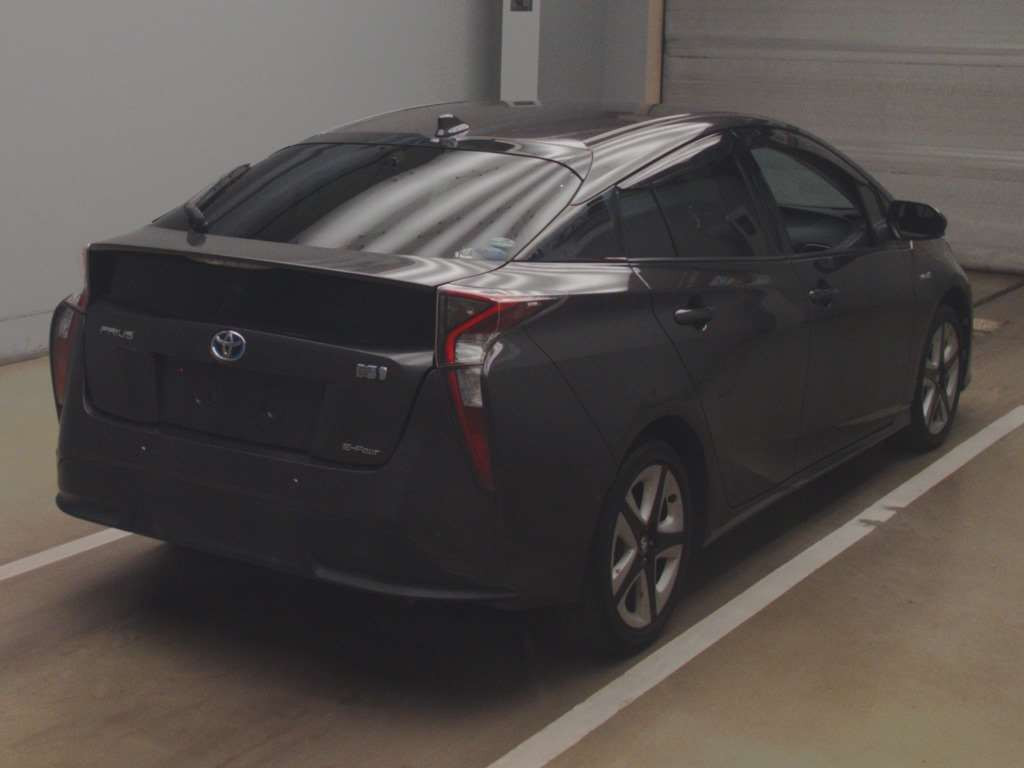 2016 Toyota Prius ZVW55[1]