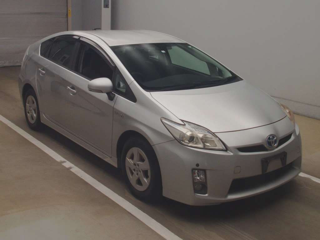 2010 Toyota Prius ZVW30[2]