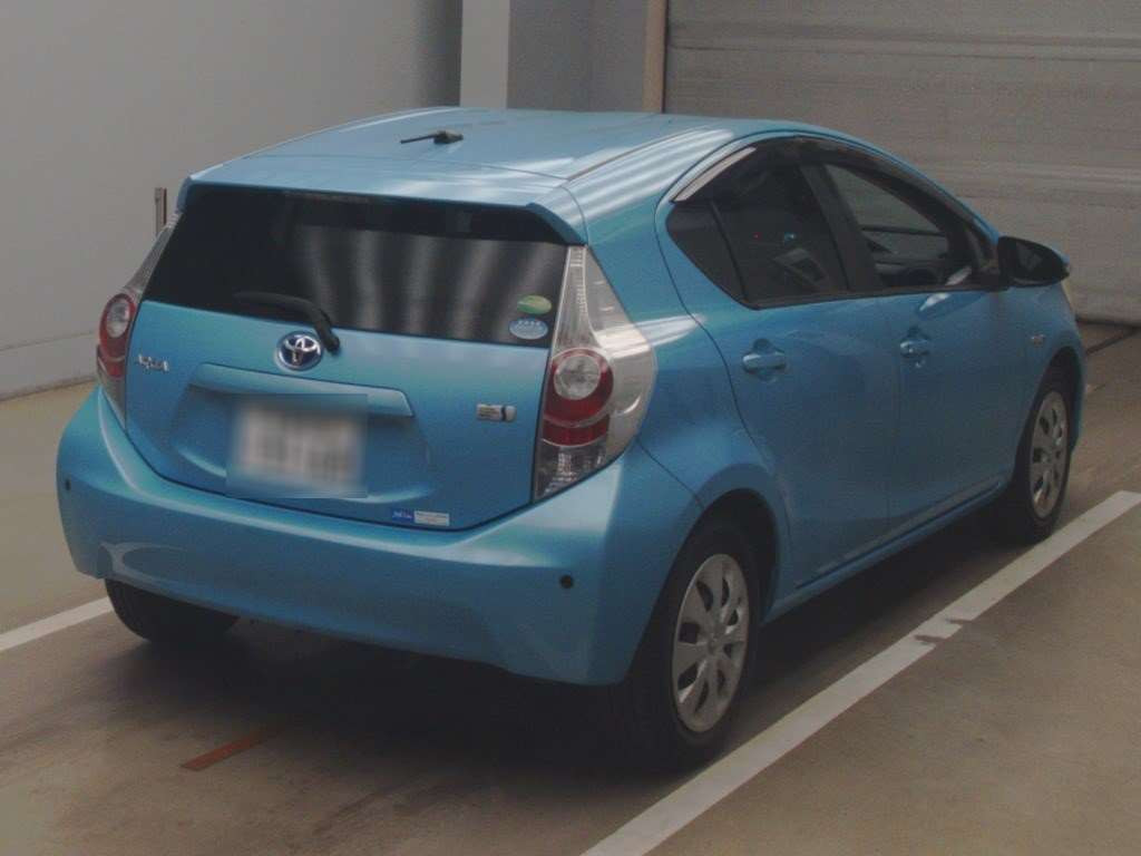 2012 Toyota Aqua NHP10[1]