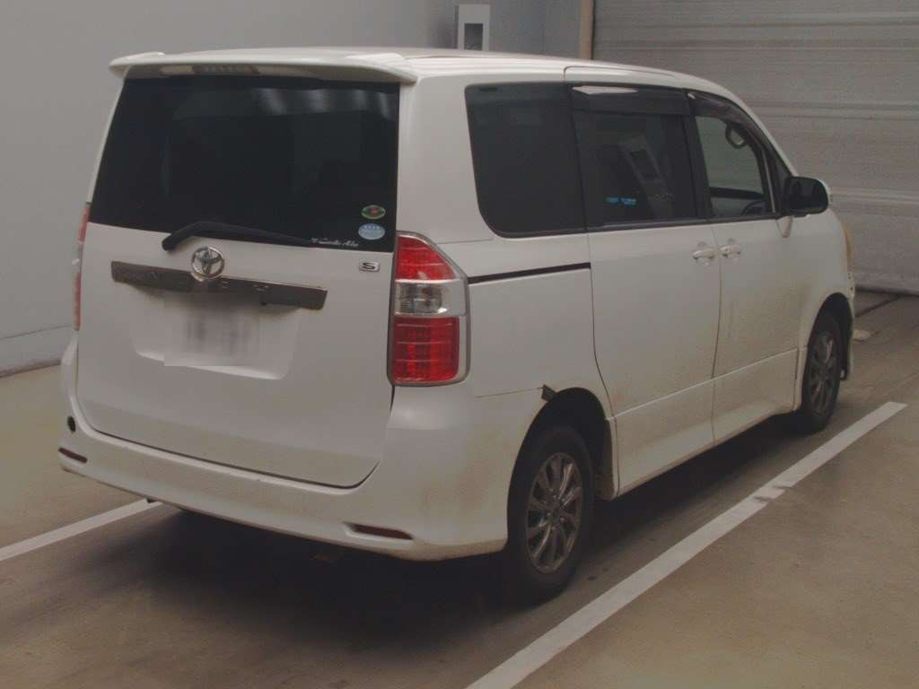 2008 Toyota Noah ZRR75W[1]