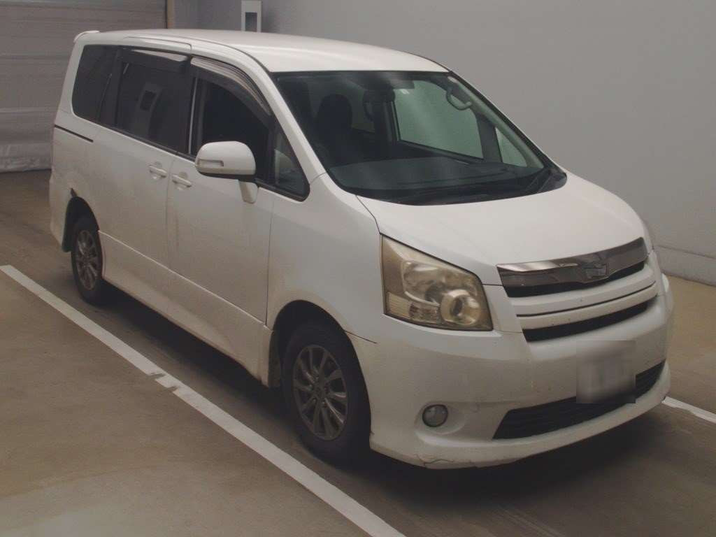 2008 Toyota Noah ZRR75W[2]