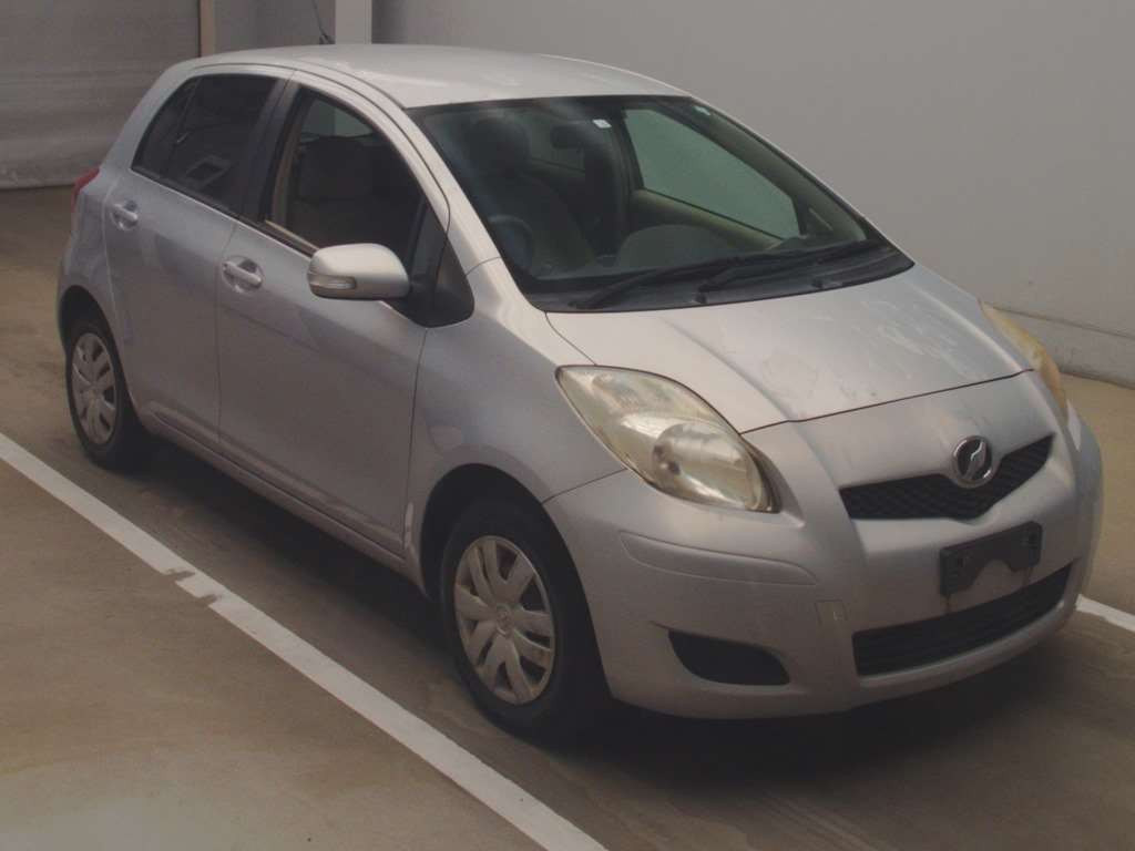 2010 Toyota Vitz SCP90[2]