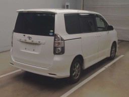 2007 Toyota Voxy