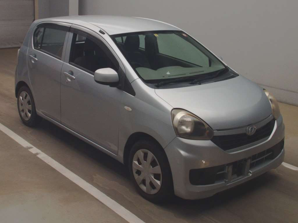 2014 Daihatsu Mira es LA300S[2]