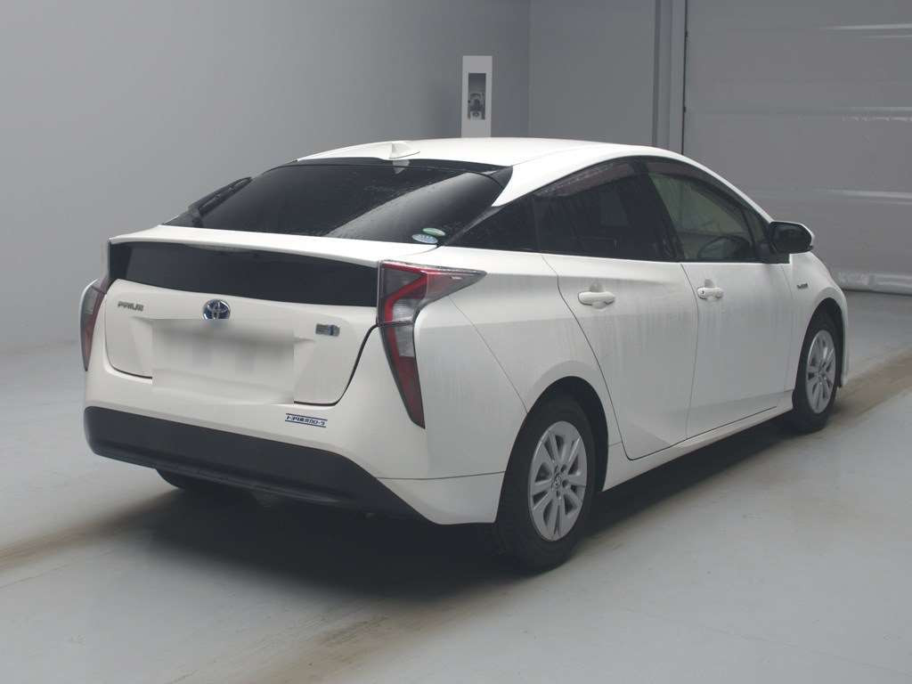 2017 Toyota Prius ZVW50[1]