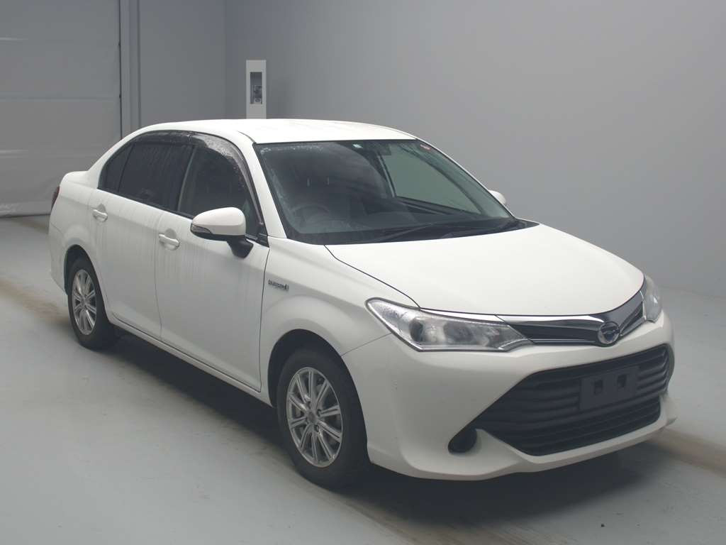 2015 Toyota Corolla Axio NKE165[2]