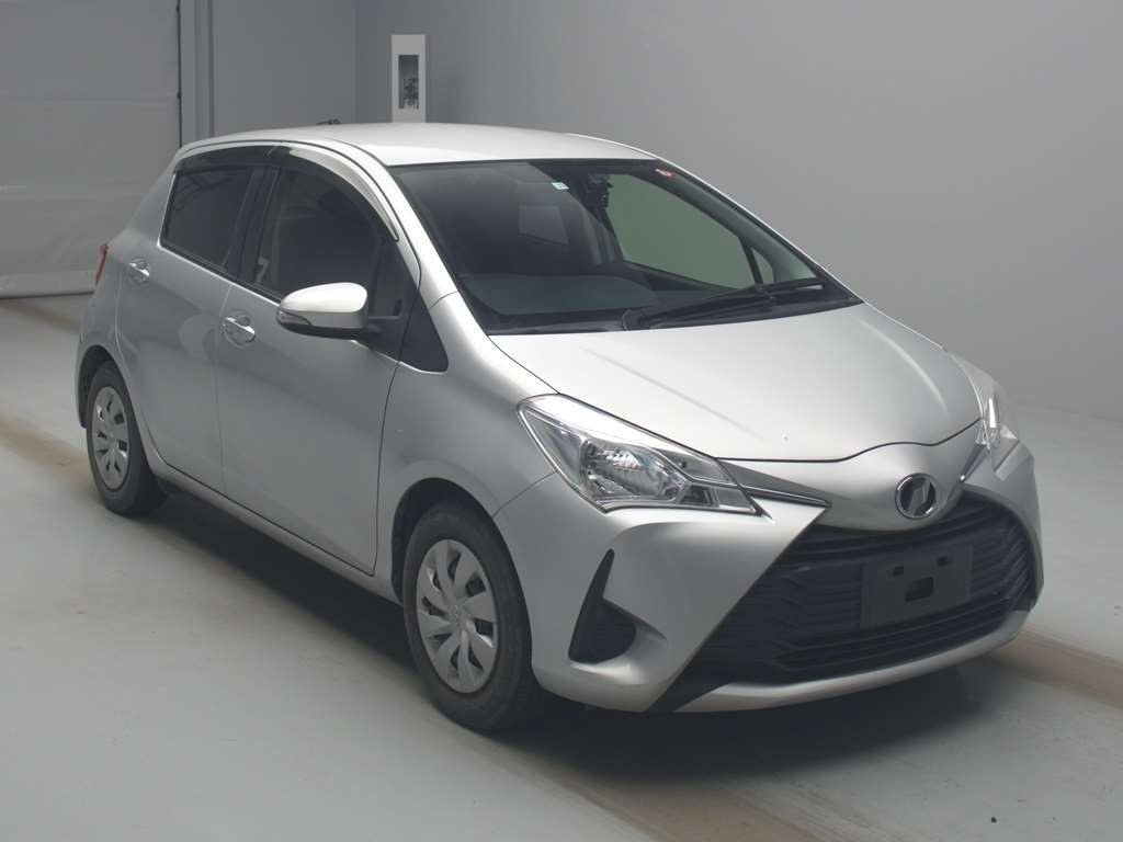 2017 Toyota Vitz NSP130[2]