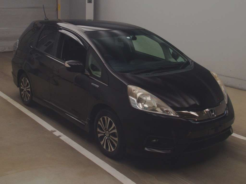 2014 Honda Fit Shuttle Hybrid GP2[2]