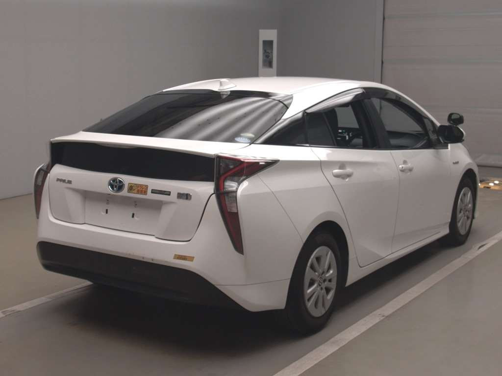 2016 Toyota Prius ZVW51[1]