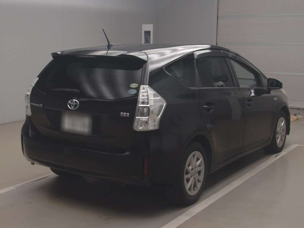 2012 Toyota Prius alpha ZVW40W[1]