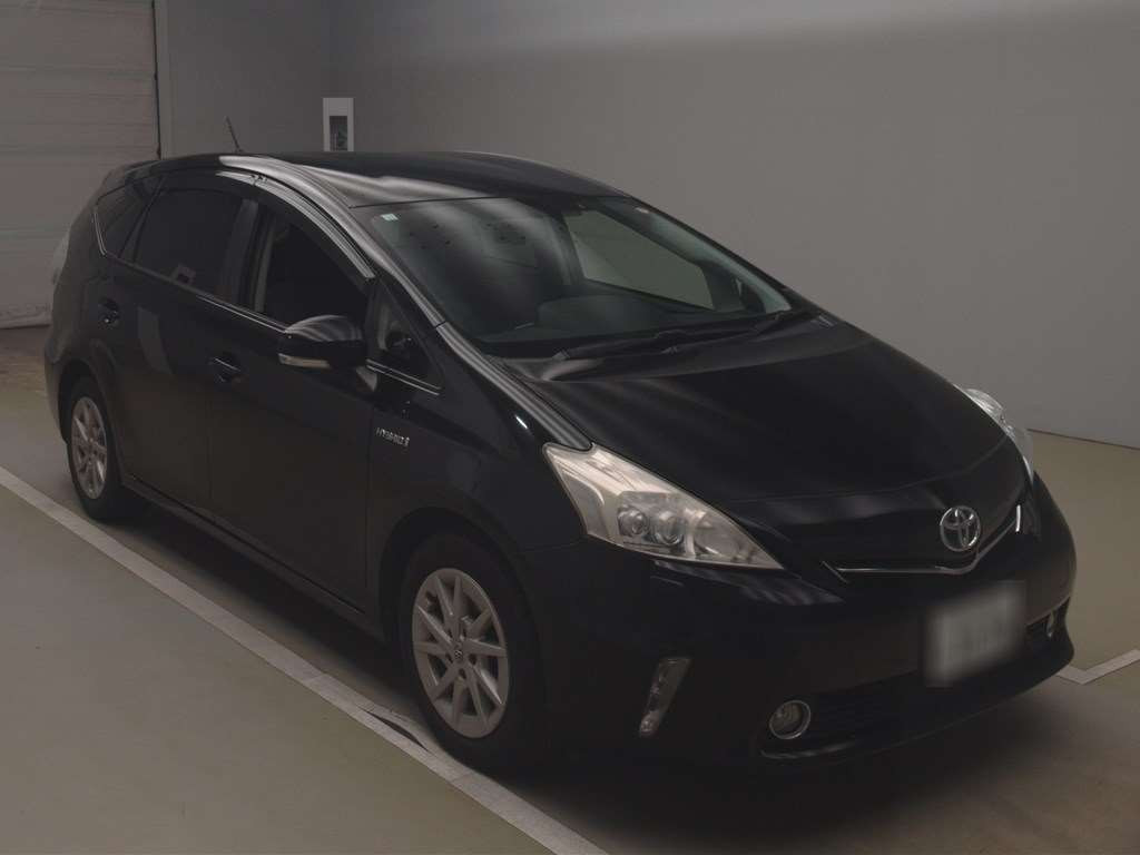 2012 Toyota Prius alpha ZVW40W[2]