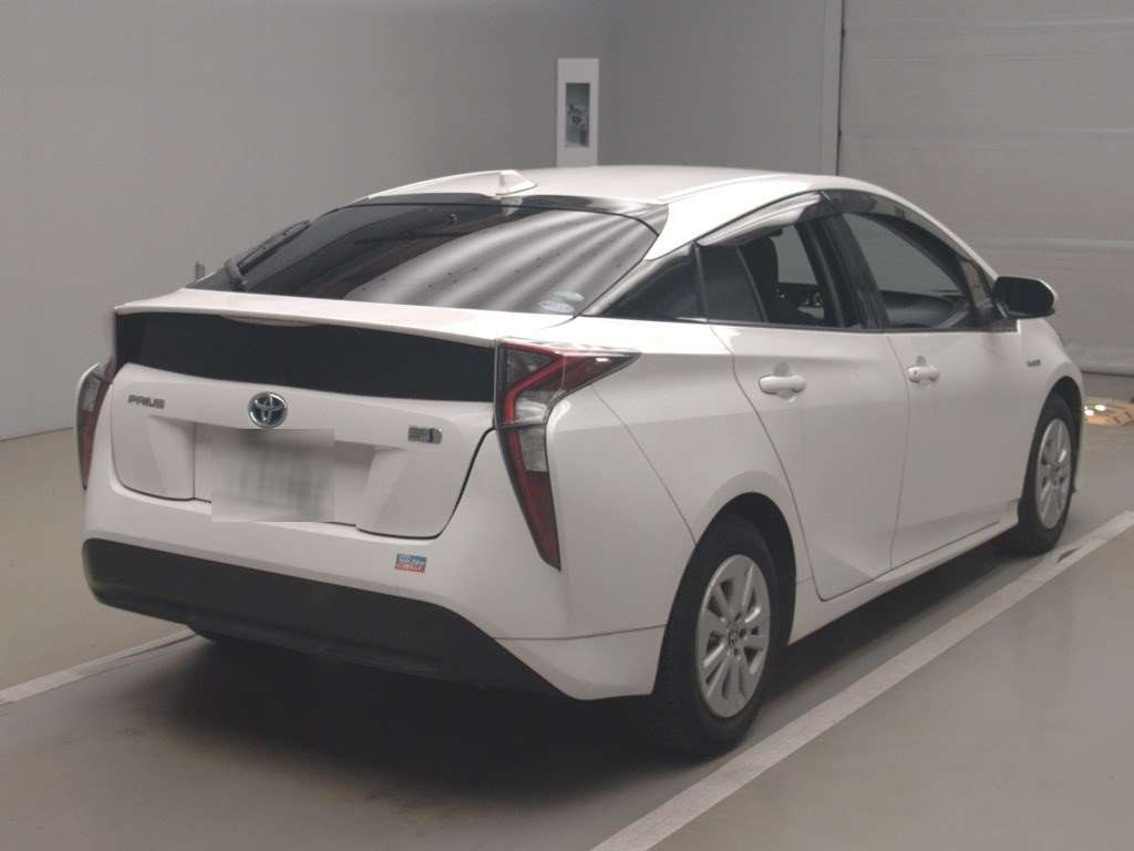 2017 Toyota Prius ZVW50[1]