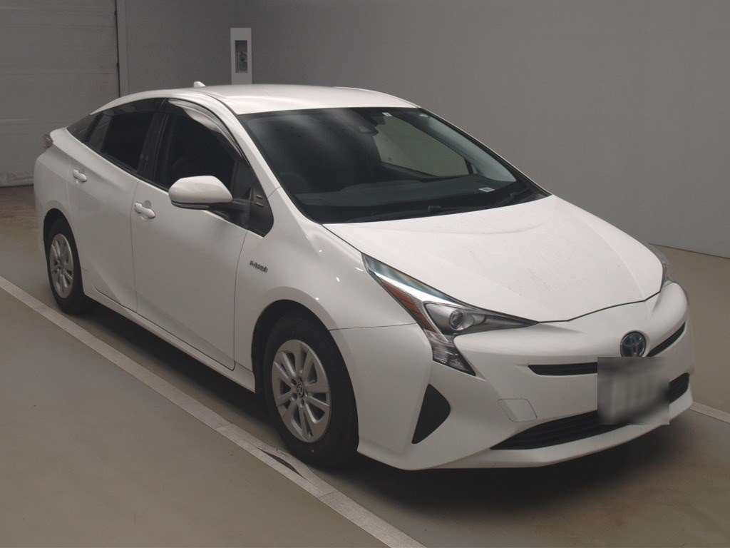 2017 Toyota Prius ZVW50[2]