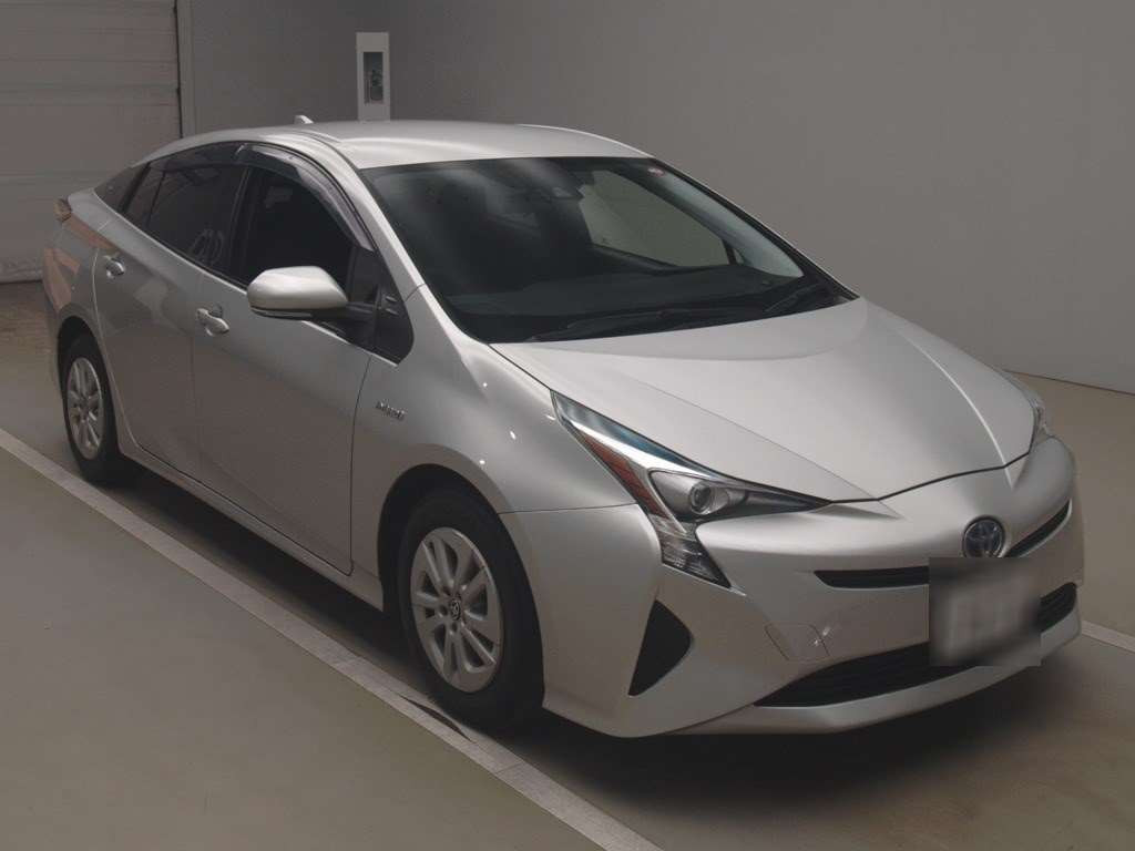 2018 Toyota Prius ZVW50[2]