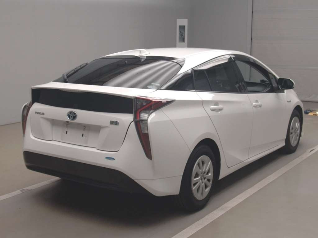 2017 Toyota Prius ZVW50[1]