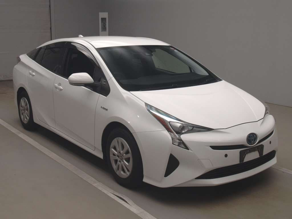 2017 Toyota Prius ZVW50[2]