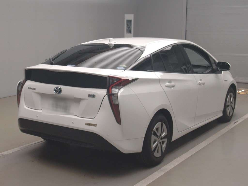 2017 Toyota Prius ZVW51[1]