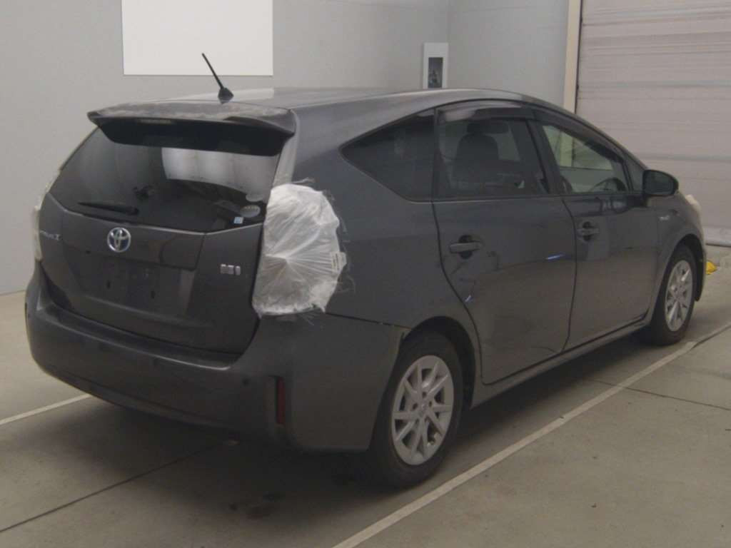 2011 Toyota Prius alpha ZVW41W[1]